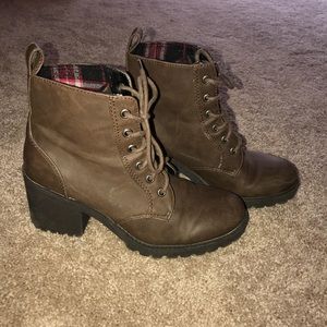 Adorable heeled boots!